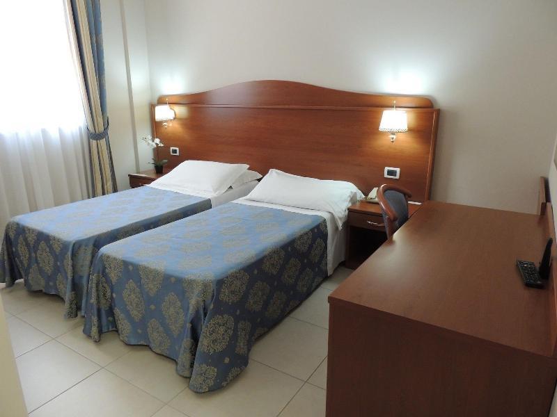 Hotel Rigolfo Монкальери Экстерьер фото