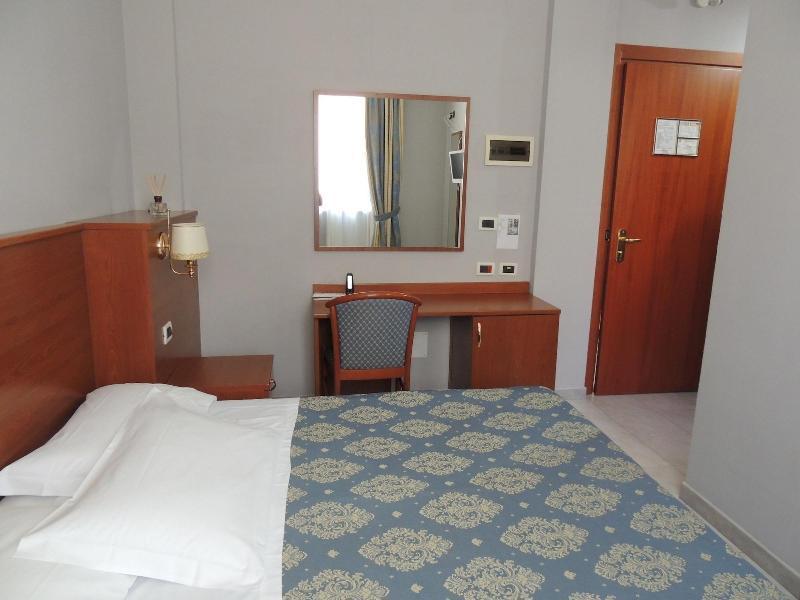 Hotel Rigolfo Монкальери Экстерьер фото